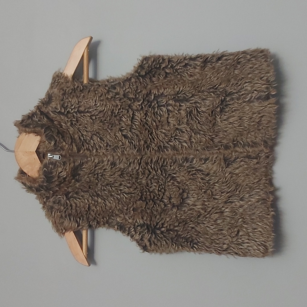 Justice faux fur vest sz 8/10